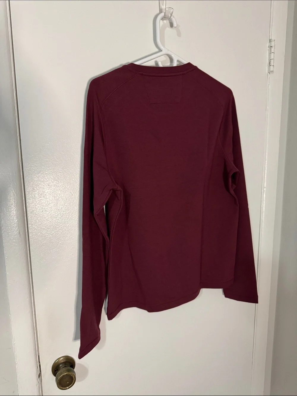 Banana Republic Men's Medium Long Sleeve Core Temp Crewneck Tee Burgundy NWT